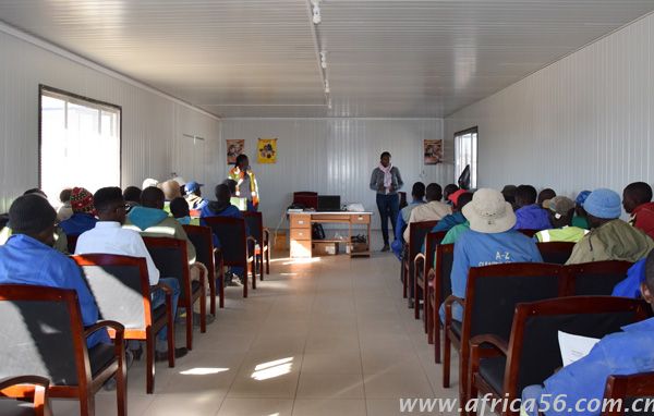 我們哪里比非洲人優(yōu)越，不過比他們幸運罷了